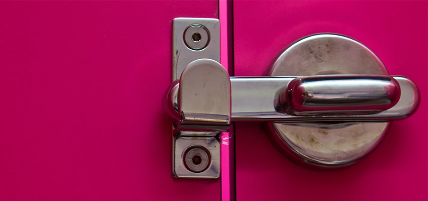 Childproof Gate Lock in Burlingame, California